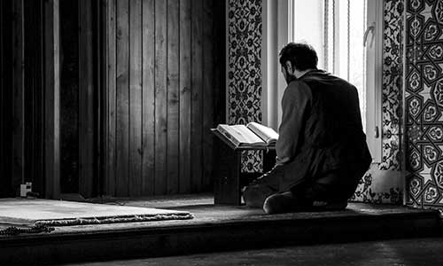 Meneladani Umat Terbaik